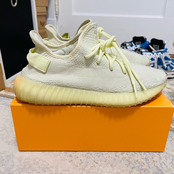 EUC Men’s Size 9 (Euro Sz 42.5) Adidas X Yeezy Boost 350 V2 Sneakers In Butter - Picture 8 of 15